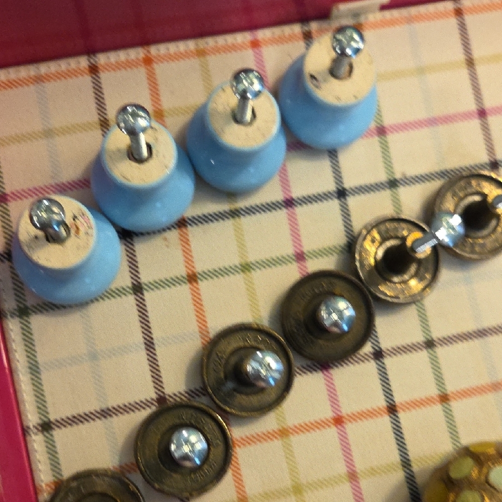 Assorted Decorative Knobs Set - Picture 8 of 9